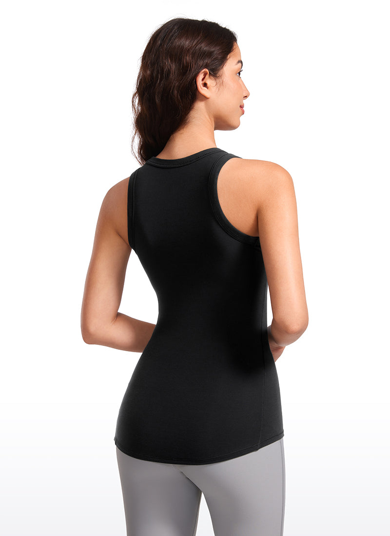 Geripptes Racerback-Tanktop mit hohem Halsausschnitt und Hüftlänge