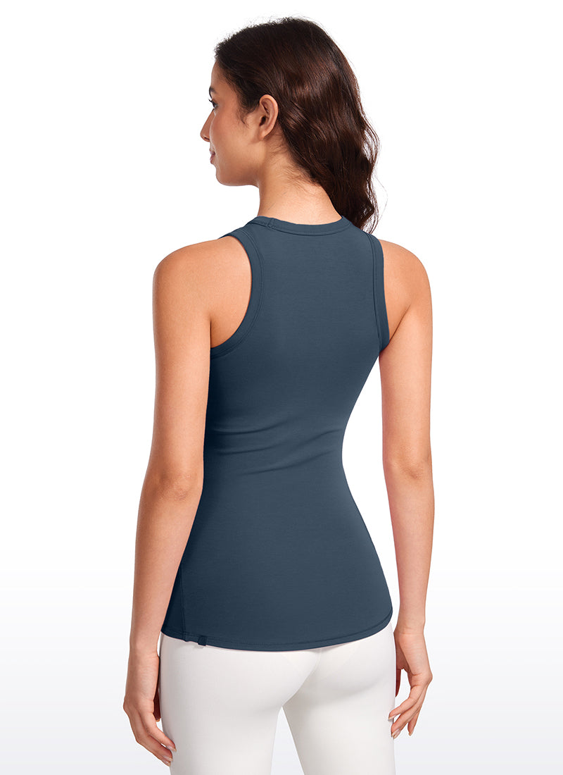 Geripptes Racerback-Tanktop mit hohem Halsausschnitt und Hüftlänge