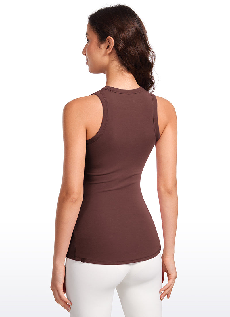 Geripptes Racerback-Tanktop mit hohem Halsausschnitt und Hüftlänge