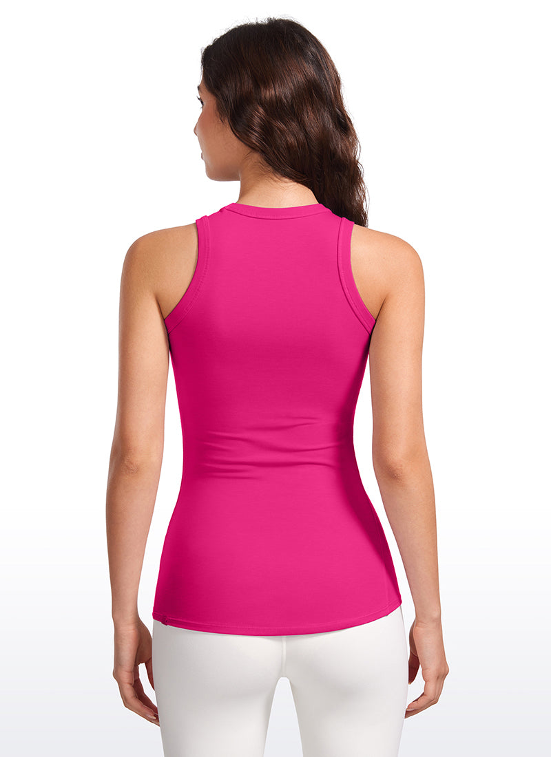 Geripptes Racerback-Tanktop mit hohem Halsausschnitt und Hüftlänge